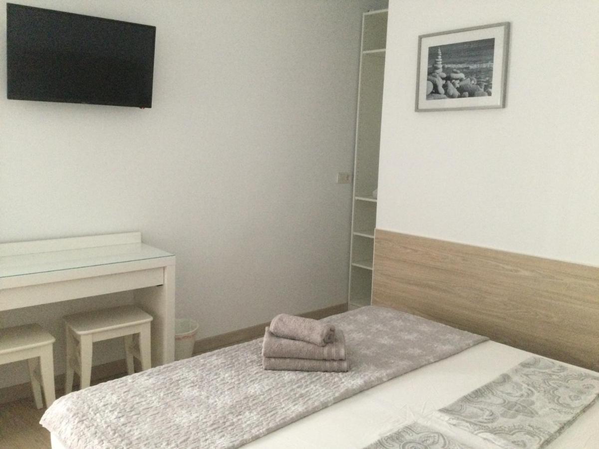 LIA Habitaciones Alicante Exterior foto